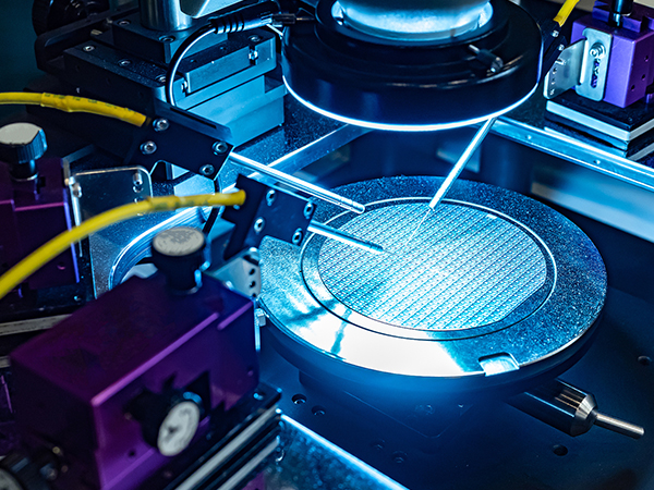 五氧化二钽（Ta₂O₅）行业应用解析：高端镀膜与半导体领域的核心材料